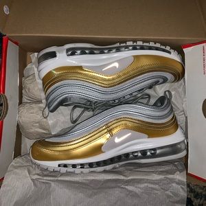 Nike air max running shoes